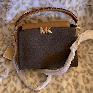 ✨Michael Kors Kelsey Monogrammed Handbag & Crossbody NWT Gorgeous Handbag ✨